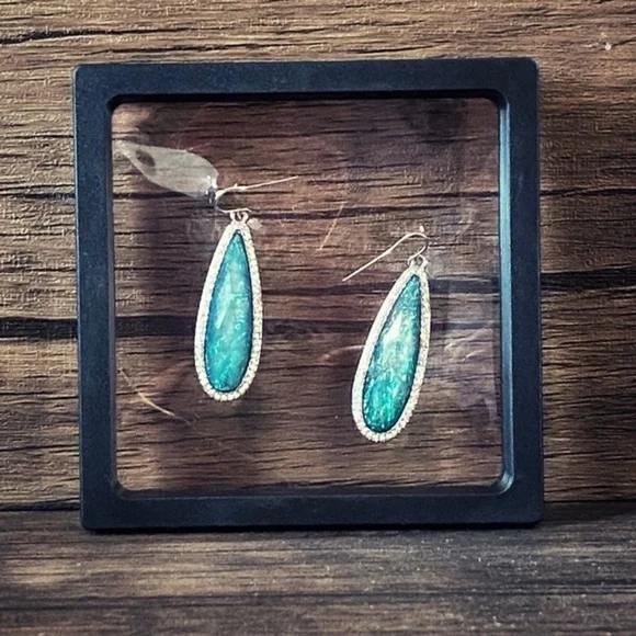 Vintage Gemstone Dangle Earrings - Picture 7 of 8